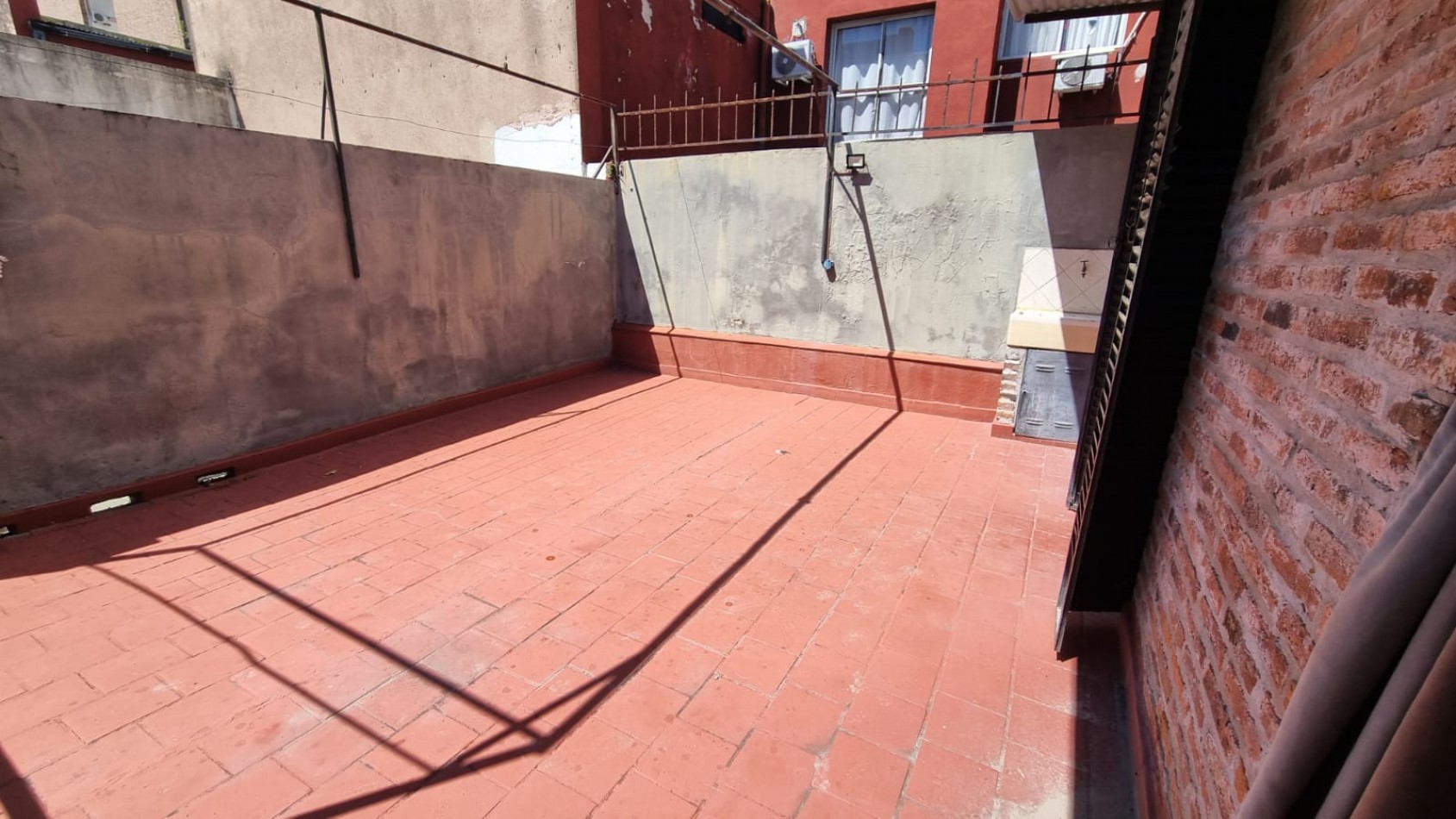 Juan Manuel de Rosas 1100 - Pasillo NO ph