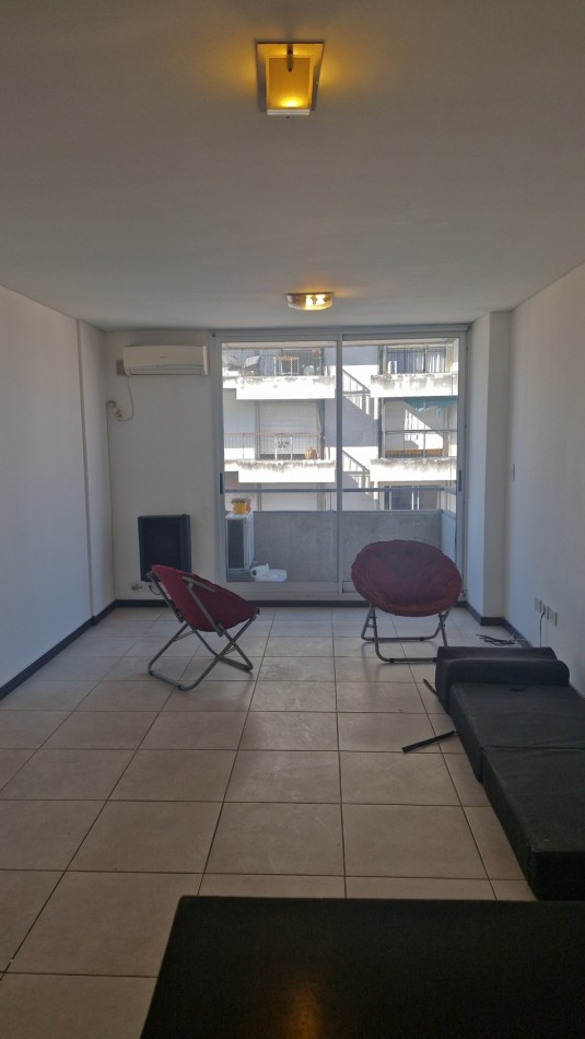 Alquiler Monoambiente Al Frente con Balcon. Maipu 980
