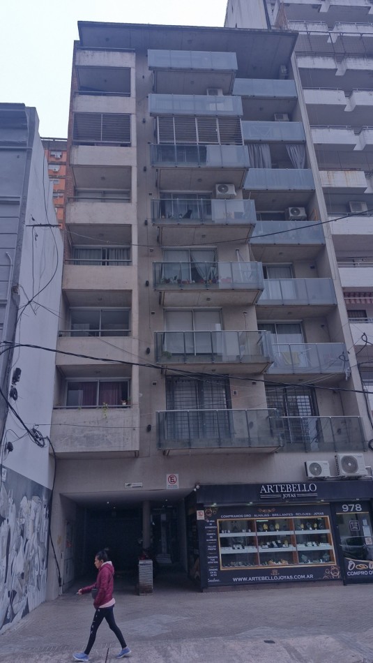 Alquiler Monoambiente Al Frente con Balcon. Maipu 980