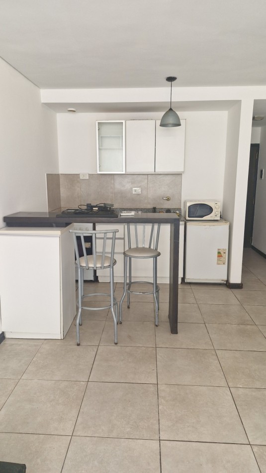 Alquiler Monoambiente Al Frente con Balcon. Maipu 980