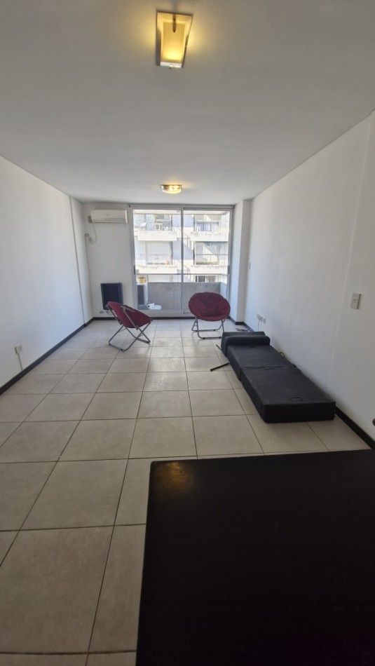 Alquiler Monoambiente Al Frente con Balcon. Maipu 980