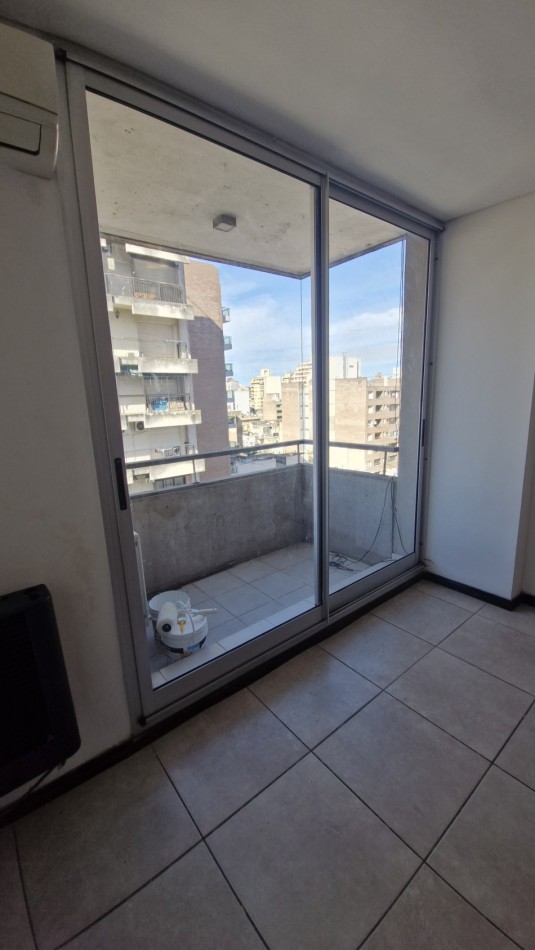 Alquiler Monoambiente Al Frente con Balcon. Maipu 980