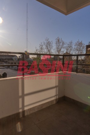 Iriondo y Urquiza - Monoambiente  con BALCON