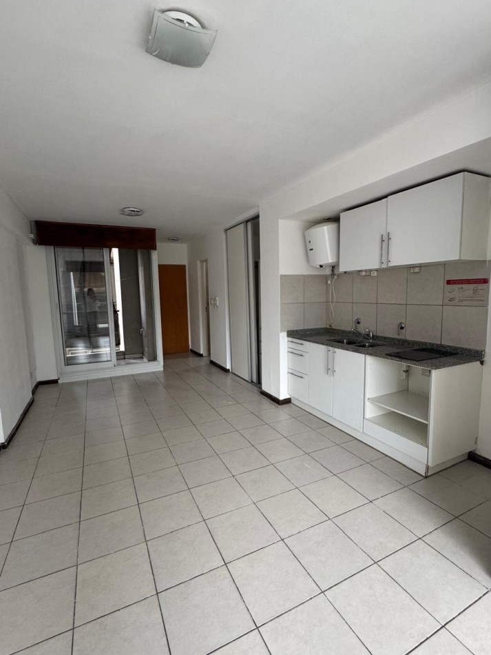 Monoambiente Amplio | 1 er Piso Frente con 2 Balcones - San Juan 2933, Rosario