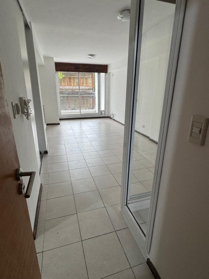 Monoambiente Amplio | 1 er Piso Frente con 2 Balcones - San Juan 2933, Rosario