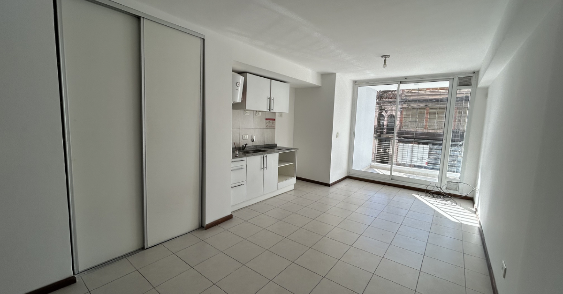 Monoambiente Amplio | 1 er Piso Frente con 2 Balcones - San Juan 2933, Rosario
