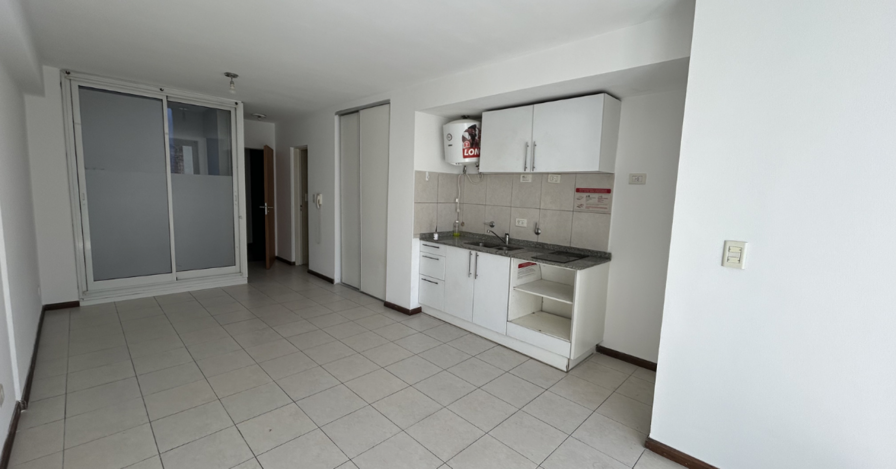 Monoambiente Amplio | 1 er Piso Frente con 2 Balcones - San Juan 2933, Rosario
